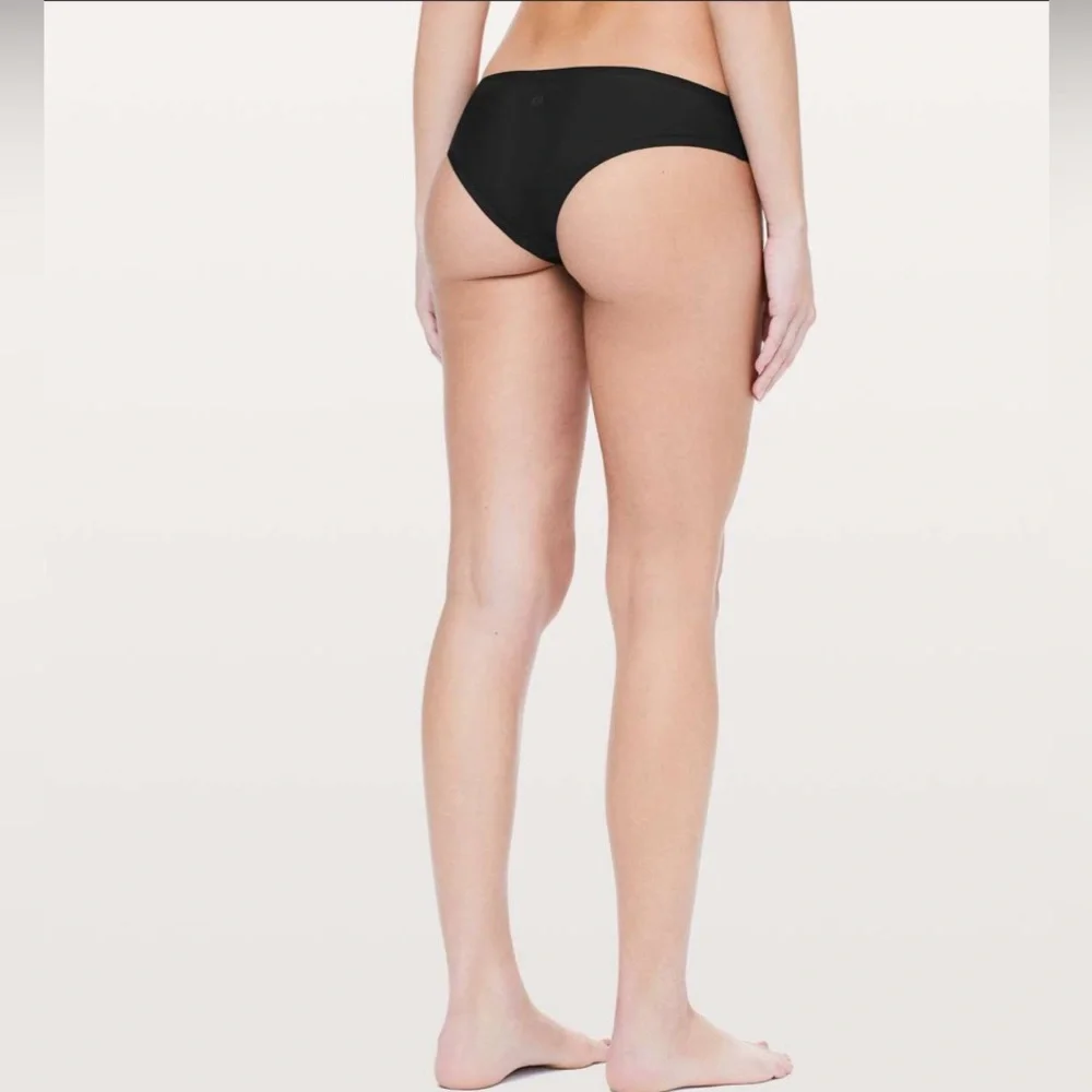 NEW Lululemon Explore the Shore Bottom in Black